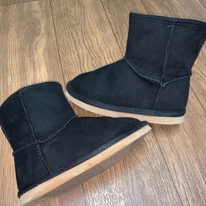 Old Navy Toddler Girl Fur Boots